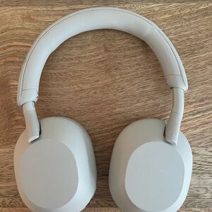Sony wh-1000xm5 over the ear headphones grey gray